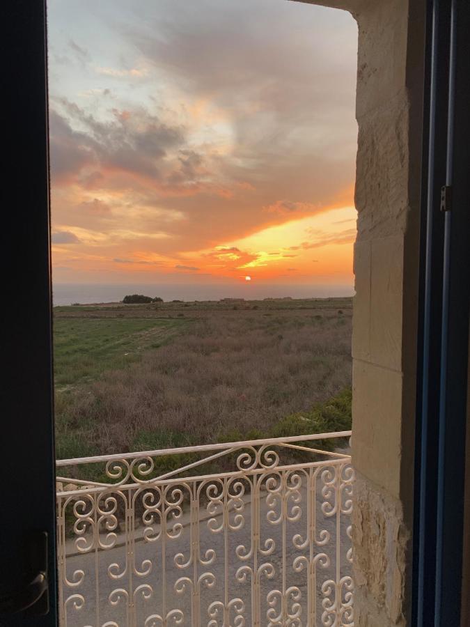 Fiftyfour West Boutique Living Bed & Breakfast Għarb Exterior foto