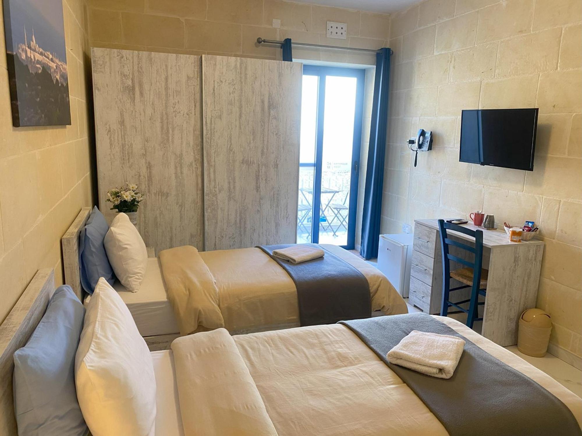 Fiftyfour West Boutique Living Bed & Breakfast Għarb Exterior foto