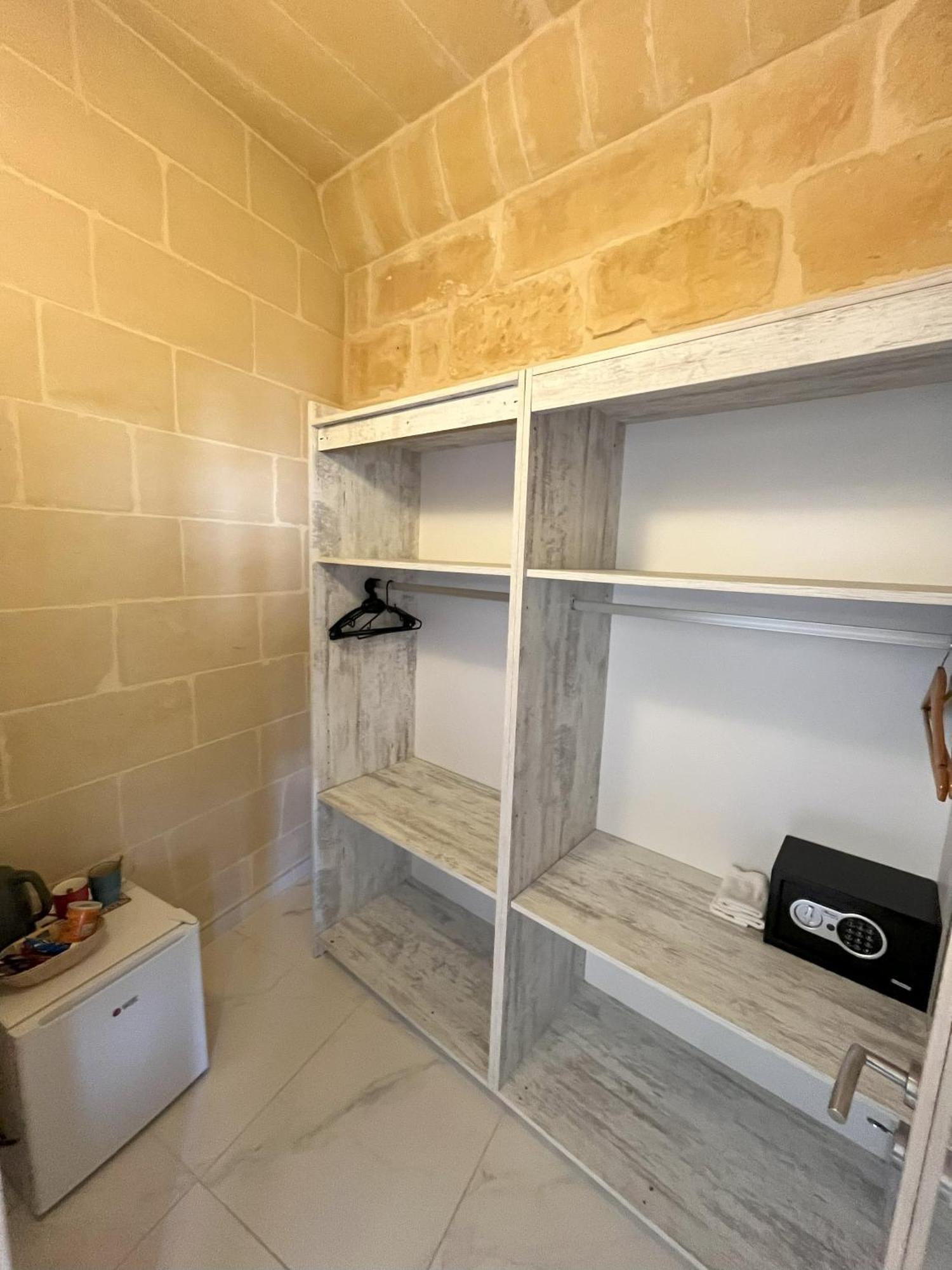 Fiftyfour West Boutique Living Bed & Breakfast Għarb Exterior foto