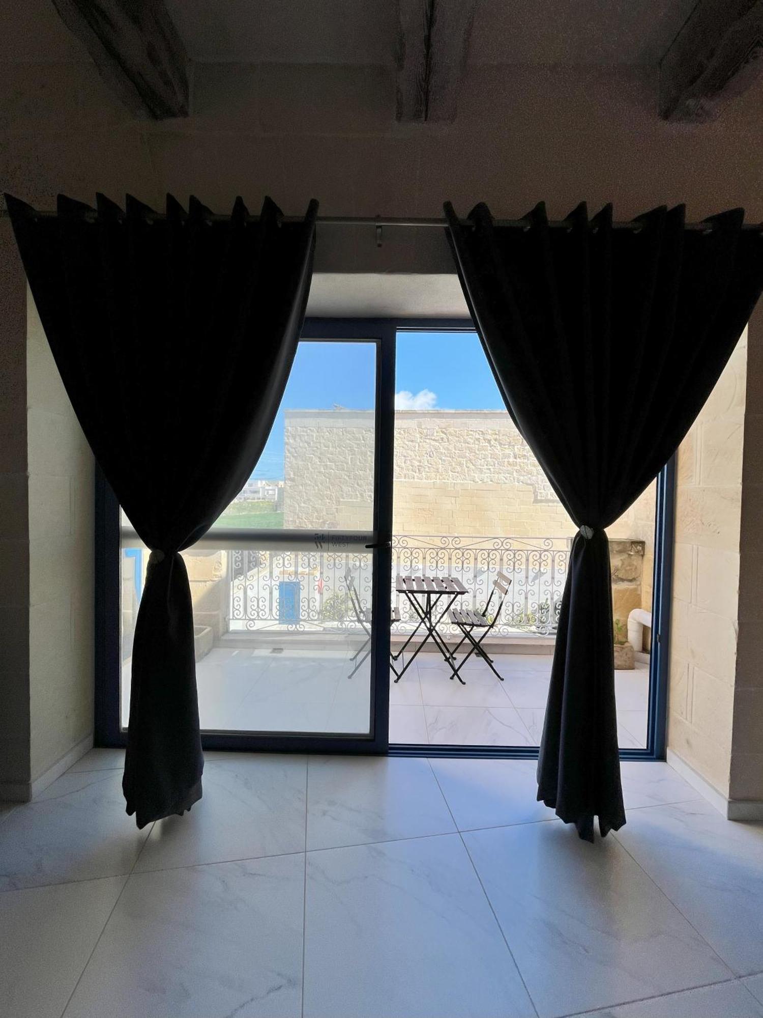 Fiftyfour West Boutique Living Bed & Breakfast Għarb Exterior foto