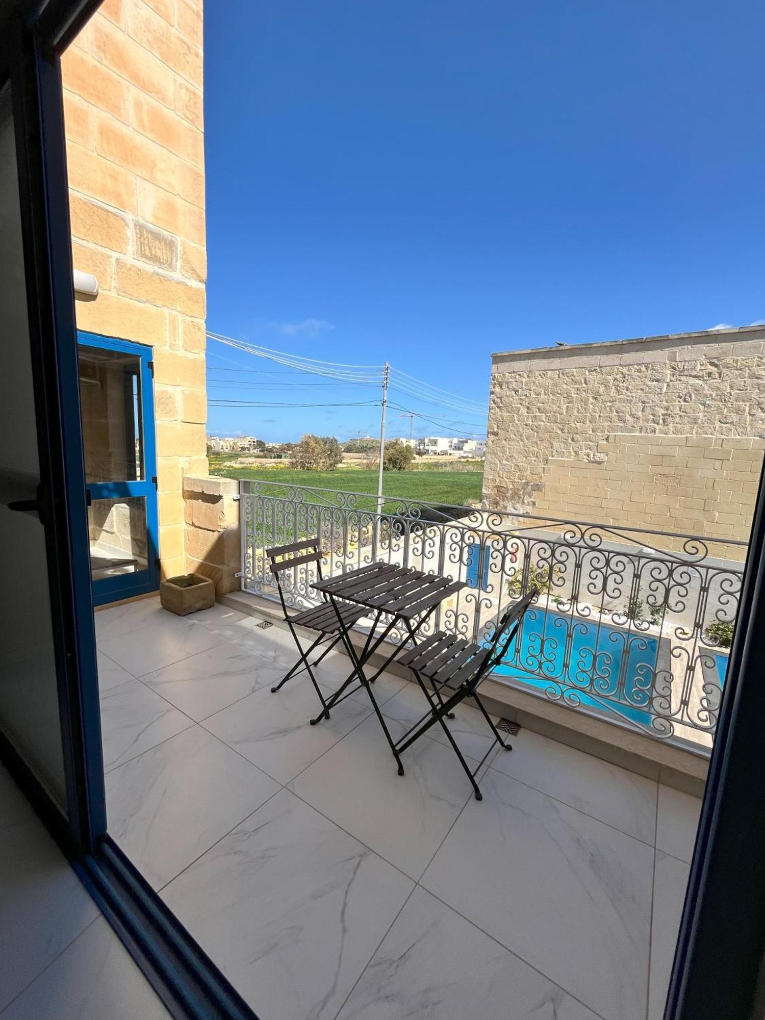 Fiftyfour West Boutique Living Bed & Breakfast Għarb Exterior foto