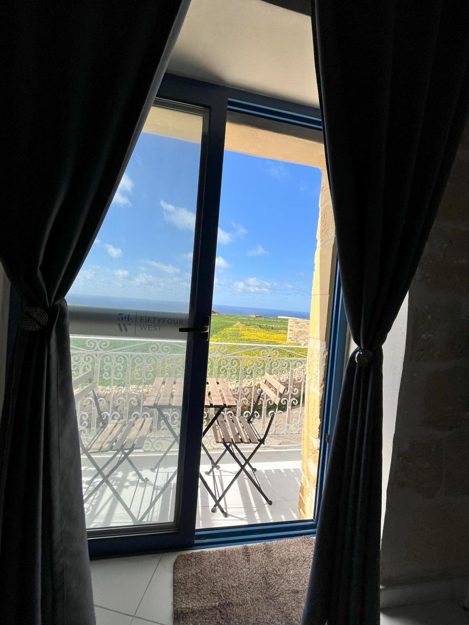 Fiftyfour West Boutique Living Bed & Breakfast Għarb Exterior foto
