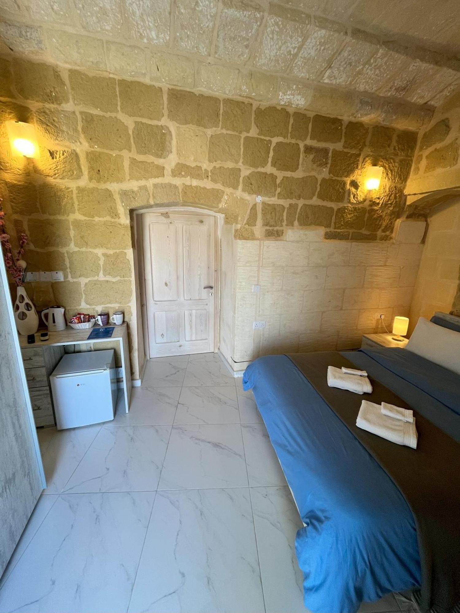 Fiftyfour West Boutique Living Bed & Breakfast Għarb Exterior foto