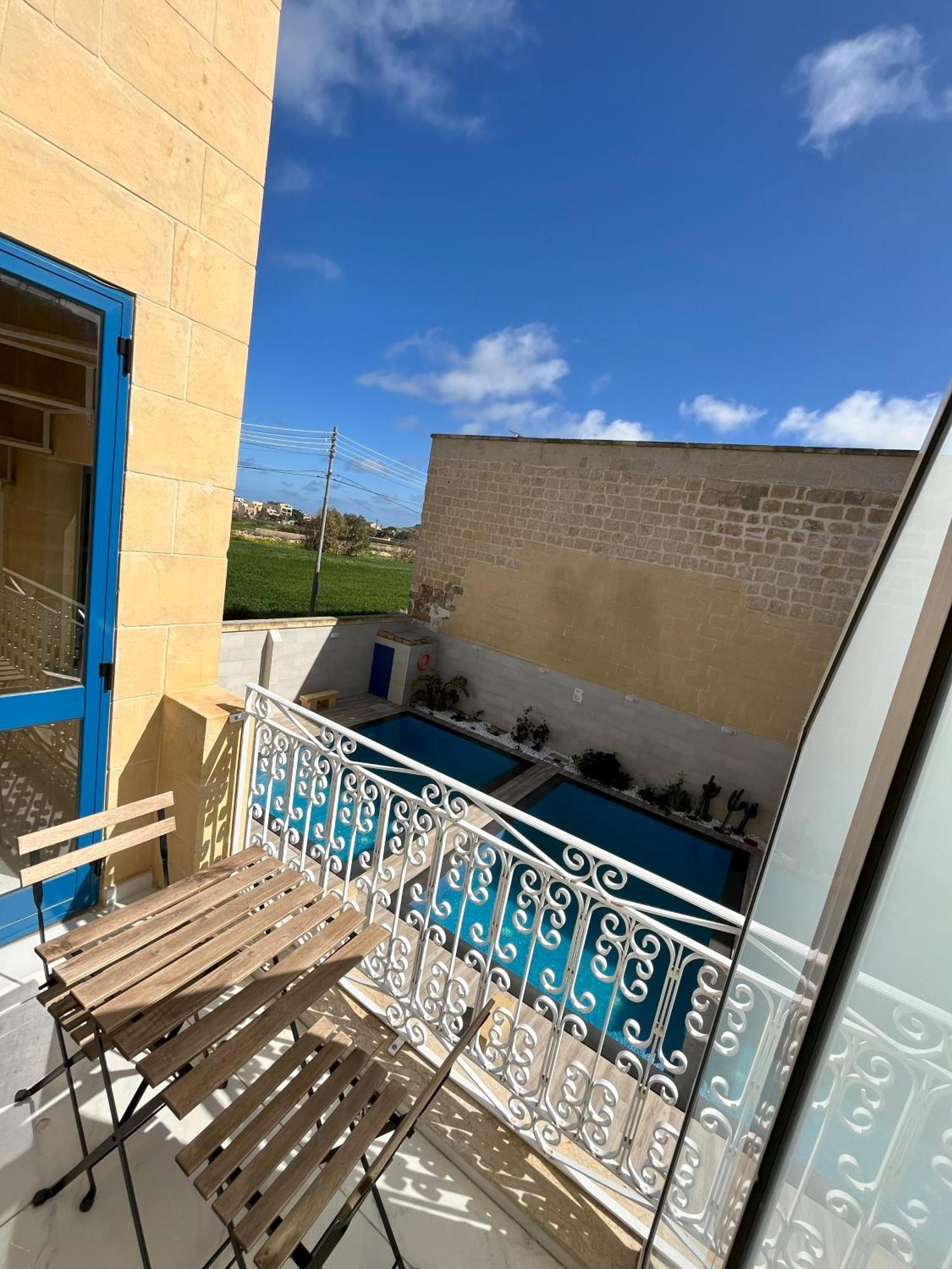 Fiftyfour West Boutique Living Bed & Breakfast Għarb Exterior foto