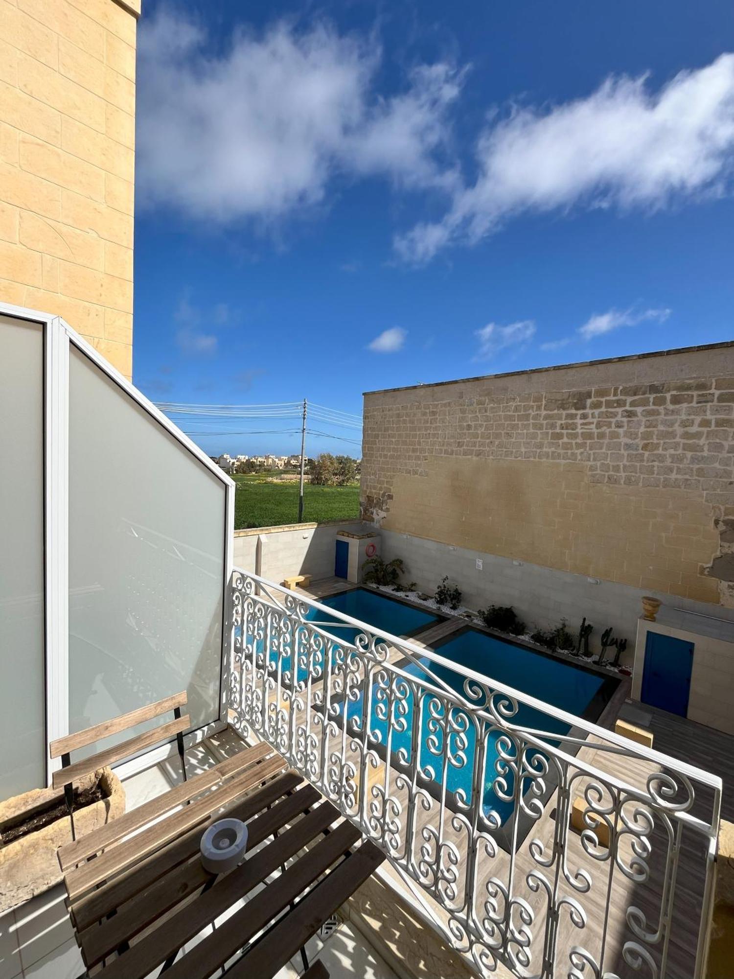 Fiftyfour West Boutique Living Bed & Breakfast Għarb Exterior foto